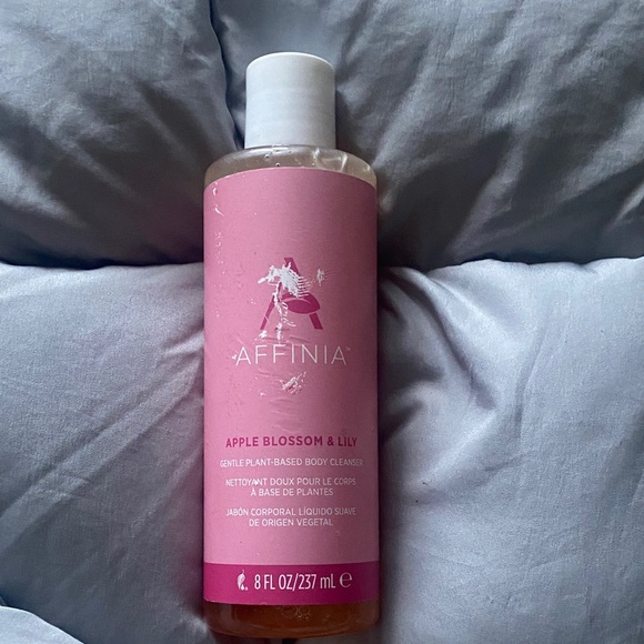 NEW Affinia Apple Blossom & Lily Gentle Plant-Based Body Cleanser - Picture 1 of 4